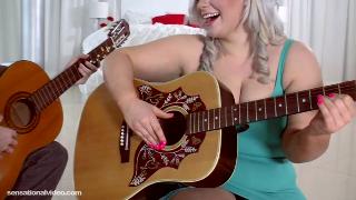Klaudia Kelly - Guitar Jamming